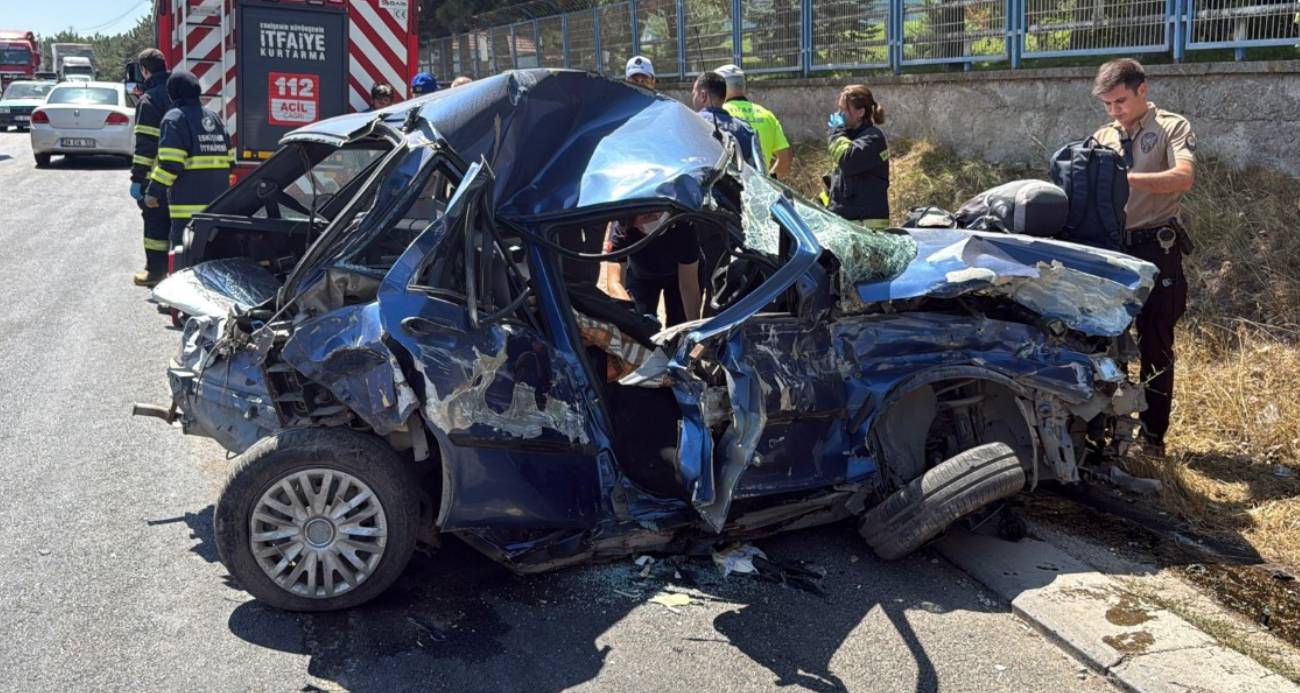 Eskişehir’de 3 aracın karıştığı feci kazada 1 ölü, 1 ağır yaralı