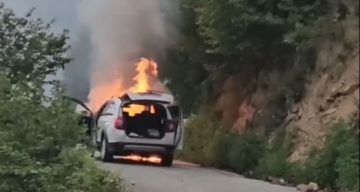 Giresun’da seyir halindeki otomobil alevlere teslim oldu: 5 kişilik aile son anda kurtuldu