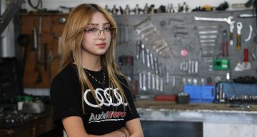 Görenler şaşırıyor, sanayinin kız çırağı takdir topluyor