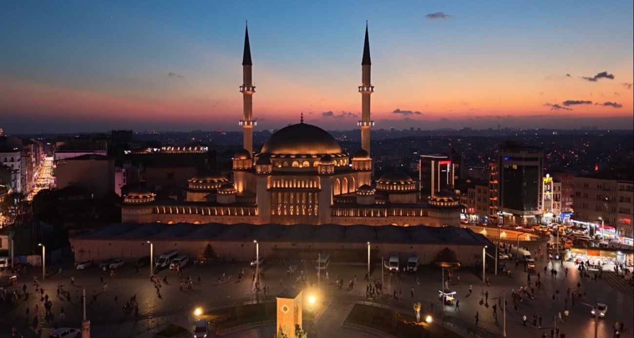 İstanbul’da Mevlid Kandili dualarla idrak edildi