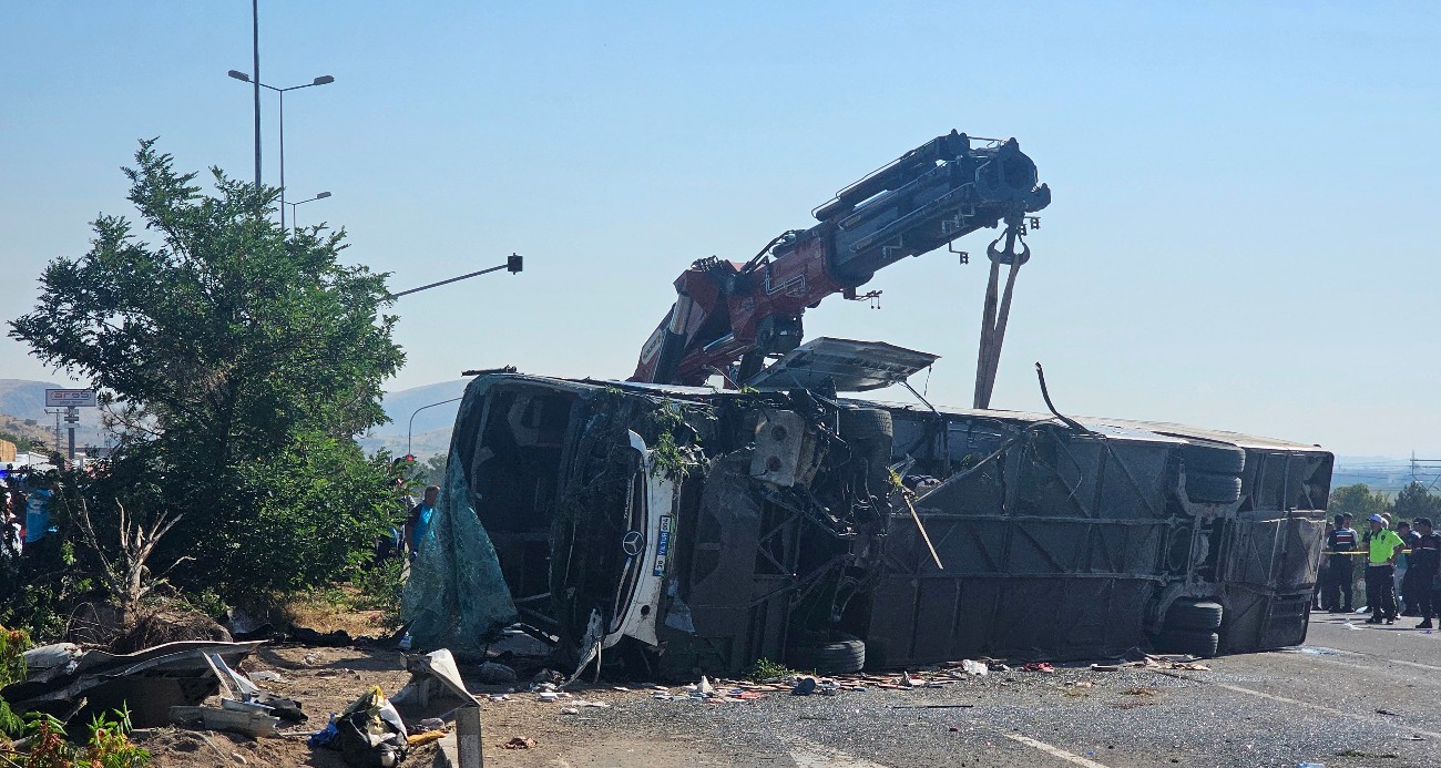 Kayseri’de yolcu otobüsü devrildi: Çok sayıda yaralı var