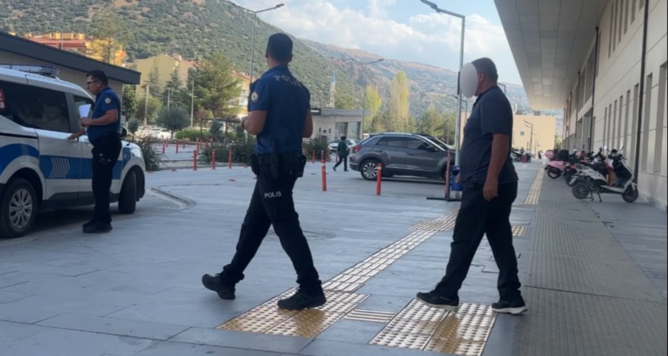 Komşular arasında araç park kavgası kanlı bitti: Baba oğul bıçaklandı