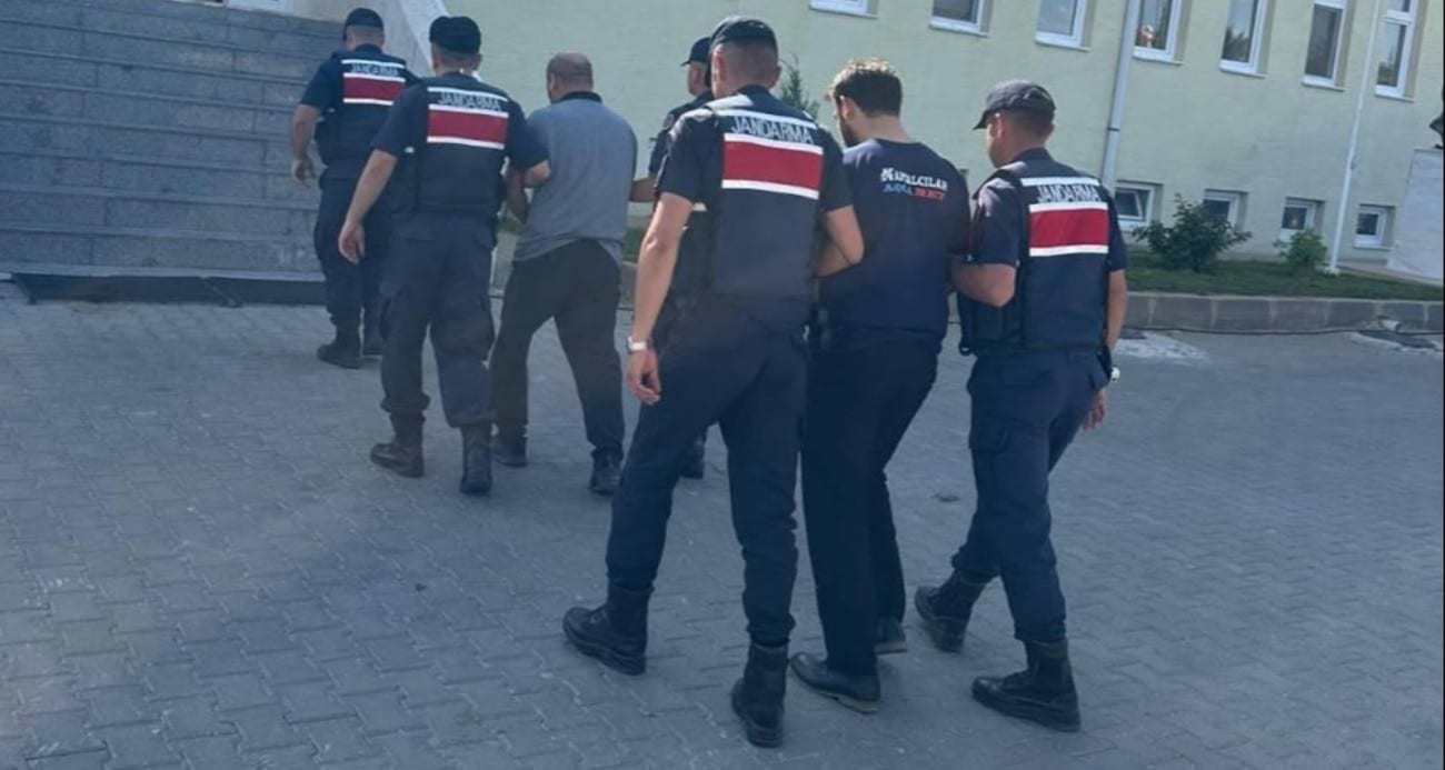 Köpeklerin kavgasına sinirlendi, çobanı öldürdü: Baba ile oğlu tutuklandı