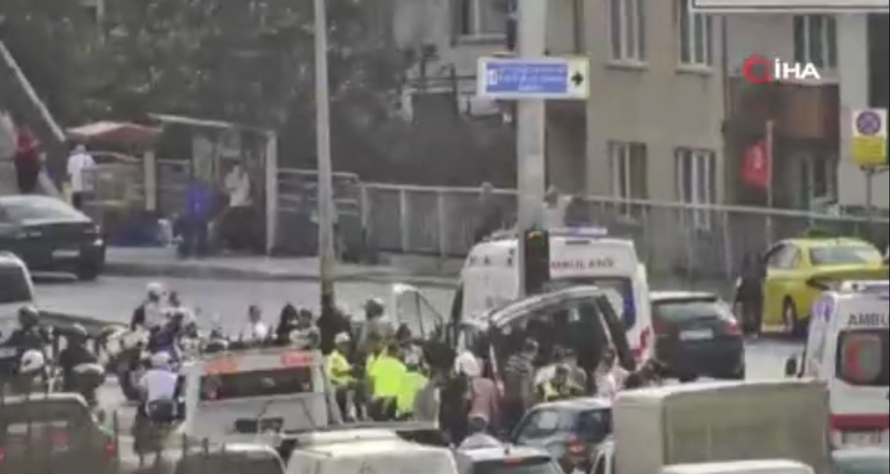 Küçükçekmece’de hafif ticari araç bariyere çarptı