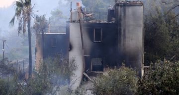 Kumluca’daki orman yangınında 10 ev kullanılamaz hale geldi: Yangına evinde yakalananlar o anları anlattı