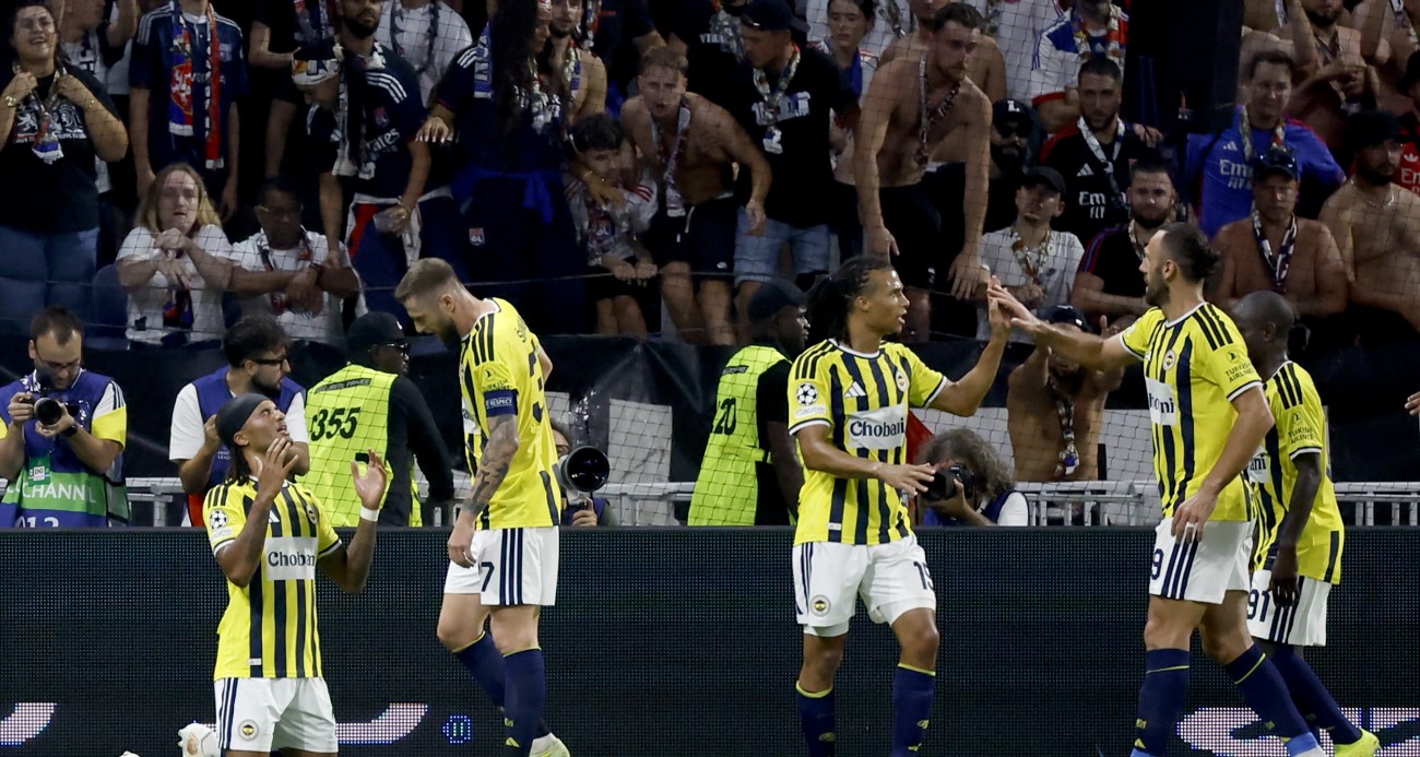 Lyon’u devirdi hasreti bitirdi! Fenerbahçe 18 yıl sonra Şampiyonlar Ligi’nde