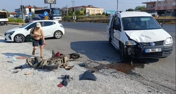 Motosiklettekileri metrelerce savuran kaza kamerada