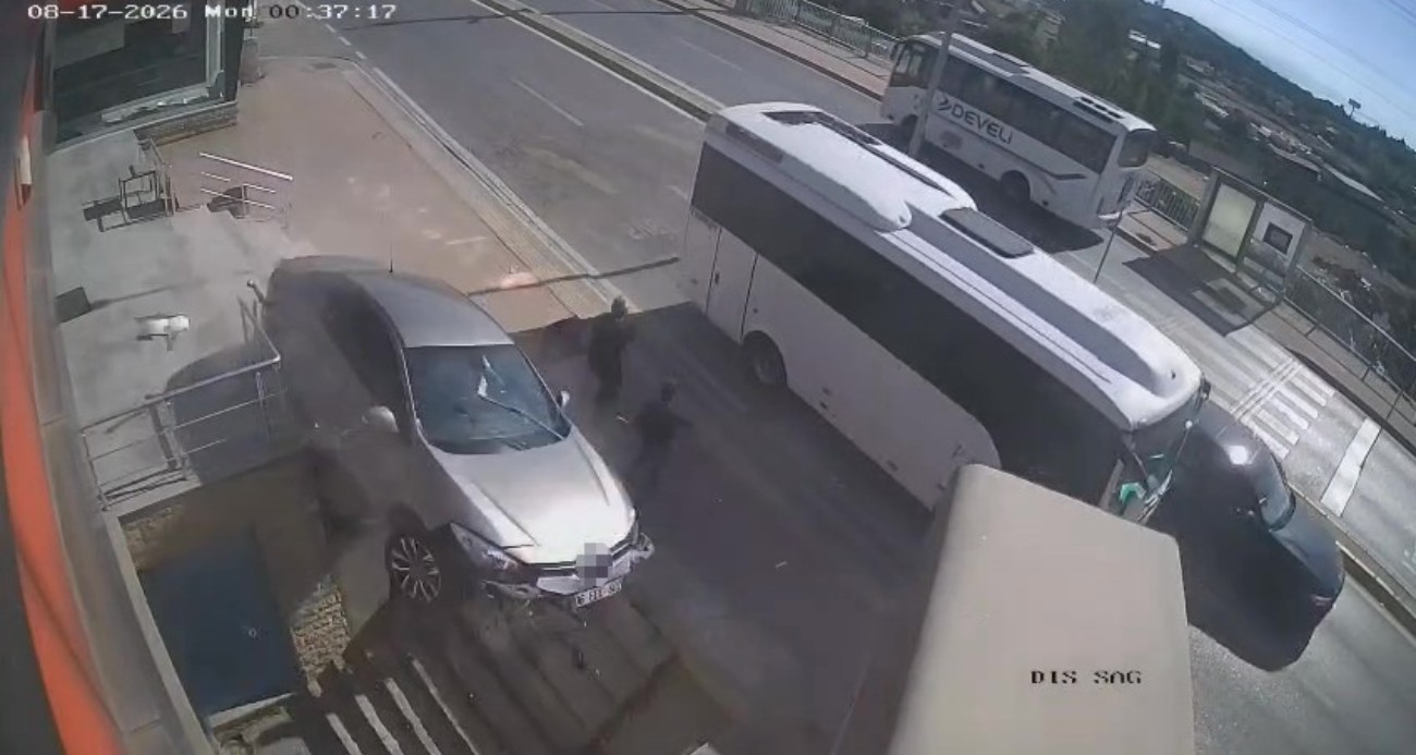 Otomobil merdiven boşluğuna uçtu: 2 kişi ezilmekten saniyelerle kurtuldu