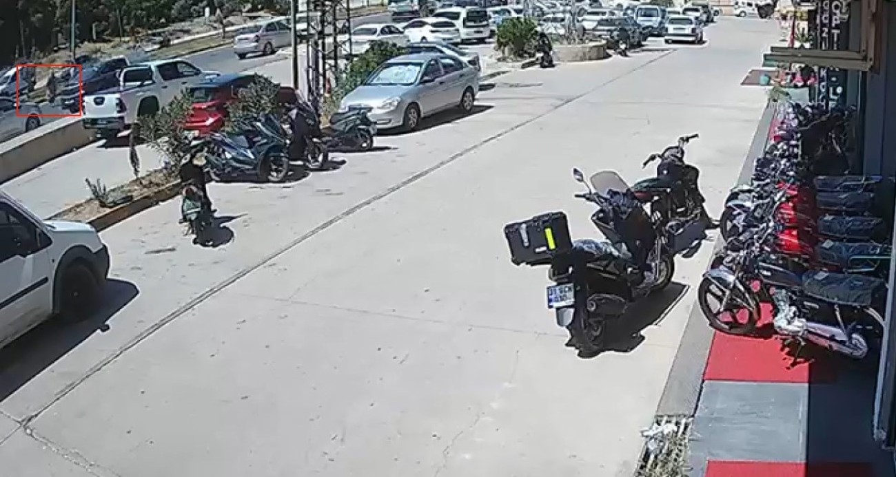 Otomobilin çarptığı kadın metrelerce havaya uçarak hayatını kaybetti