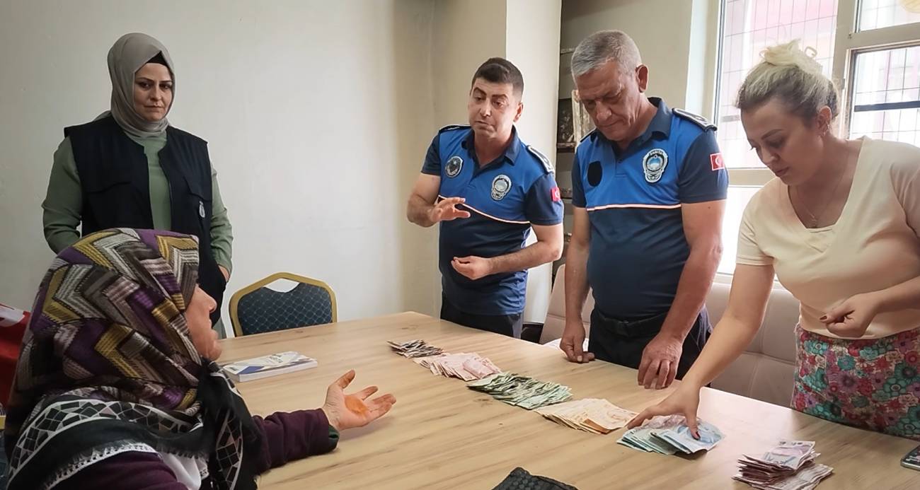 Parkta dilenen yaşlı kadının üzerinden deste deste para çıktı