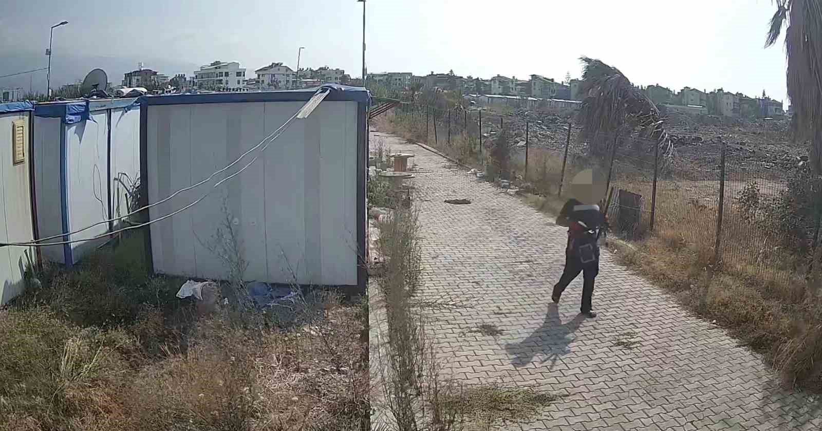 Pes dedirten rahatlıkla konteyner kenti soyan hırsızlar kameraya yakalandı