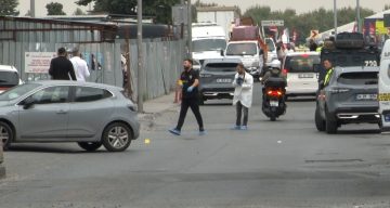 Polise bıçakla saldıran şüpheli ayağından vurularak yakalandı: Üzerinden uyuşturucu çıktı