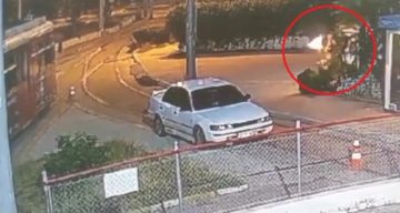 Seferleri durdurulan nostalji tramvayına yanıcı madde atıldı: O anlar kamerada