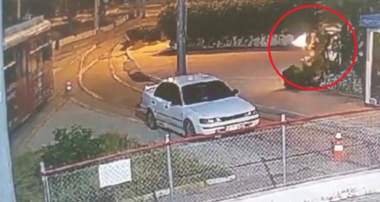 Seferleri durdurulan nostalji tramvayına yanıcı madde atıldı: O anlar kamerada