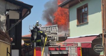 Tarihi Odunpazarı Evleri bölgesinde korkutan yangın: 2 kişi dumandan etkilendi