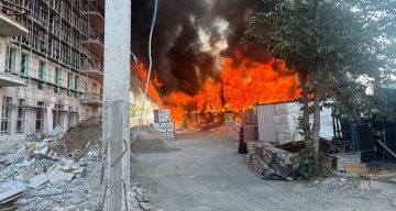 Tuzla’da 2 katlı işçi konteynerleri alevlere teslim oldu