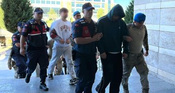 Uşak’ta belediye şirketlerinde sigortalı gösterilip Yalım’ın işletmelerinde çalıştıkları tespit edilen 15 şüpheli adliyeye sevk edildi