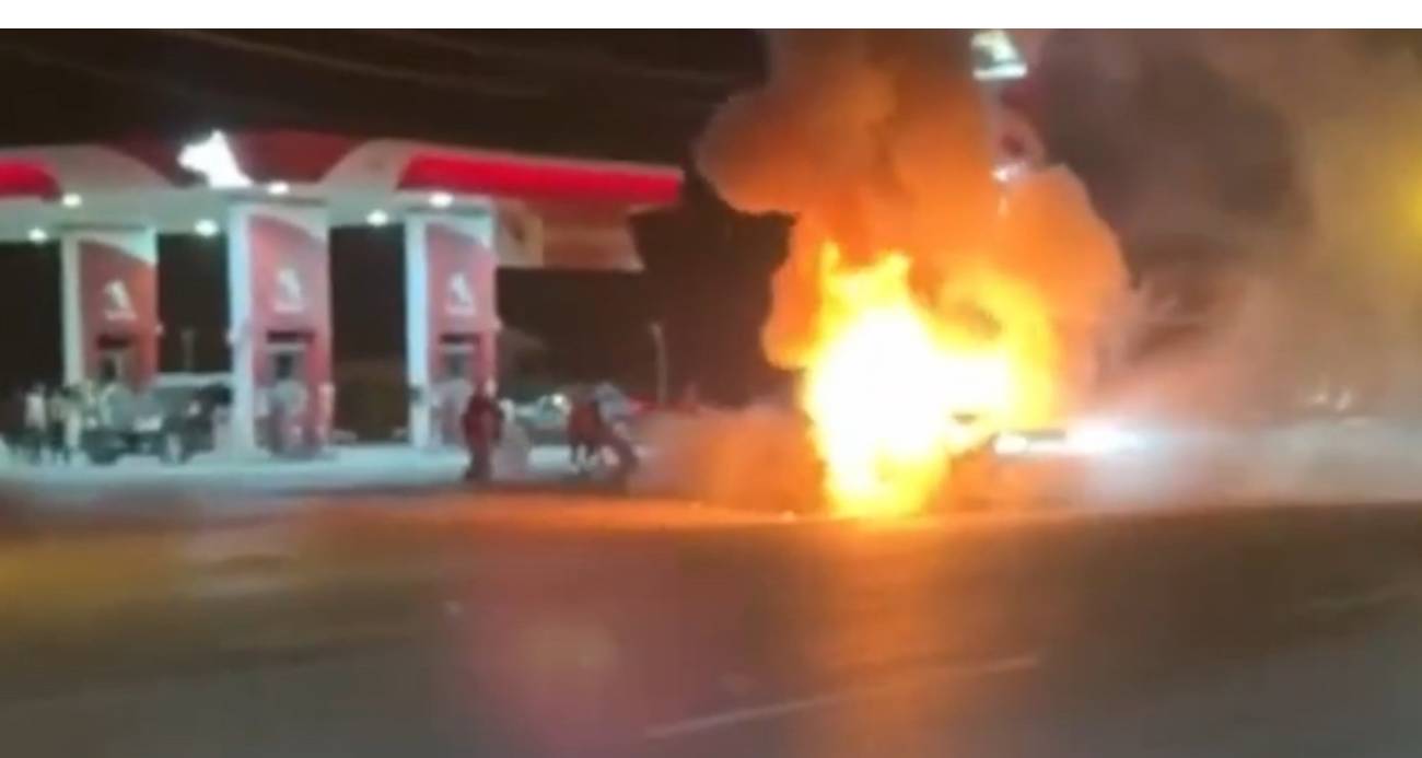 Yanan otomobilde yaralanan 2 çocuk Van’a sevk edildi