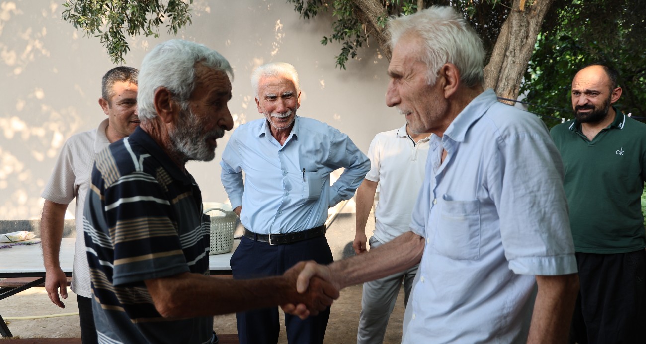 Yaşlı adamlardan örnek davranış