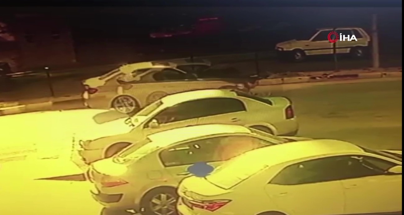 Yaya geçidinde otomobilin çarptığı kadın hayatını kaybetti: Kaza anı kamerada