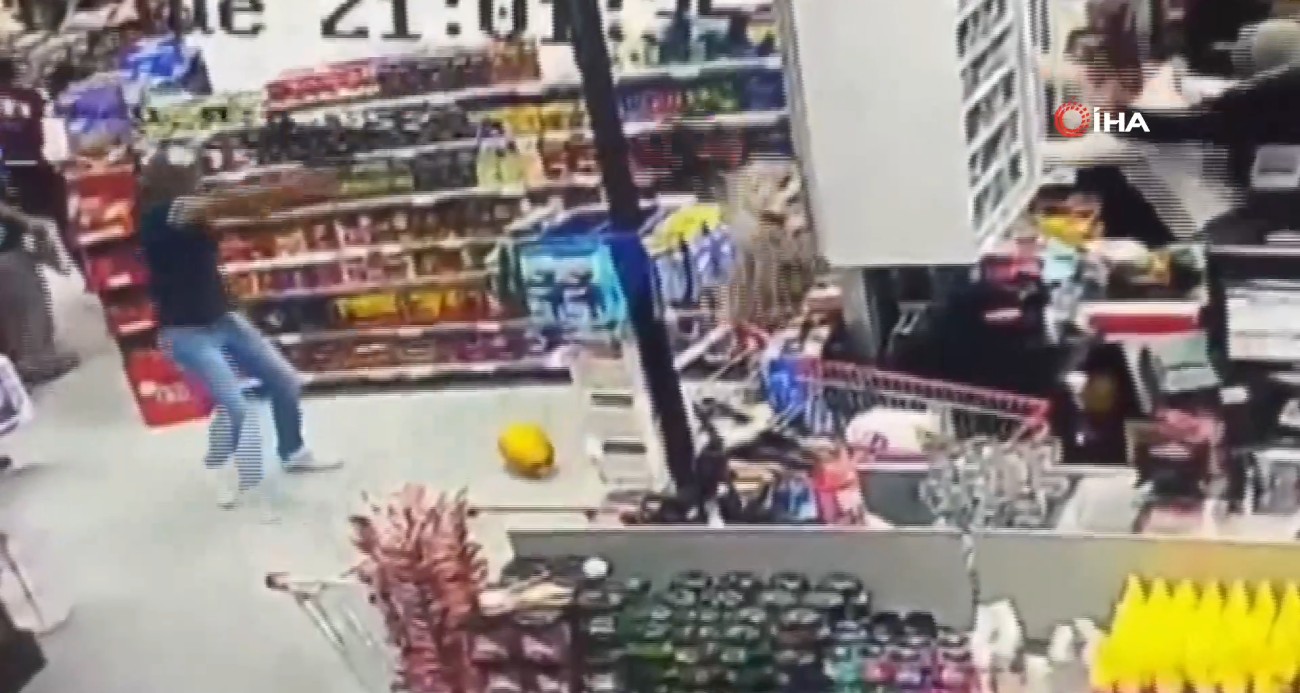 Ankara’da markette silahlı kavga kamerada