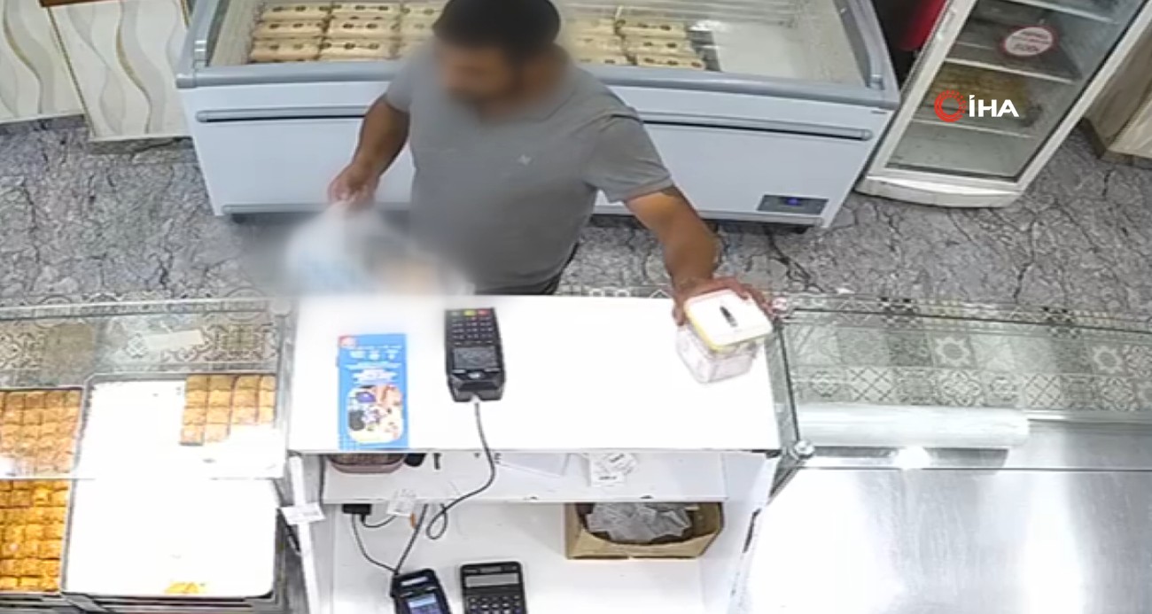 Baklavacıda sadaka kutusunu çalan hırsız kameralara yansıdı