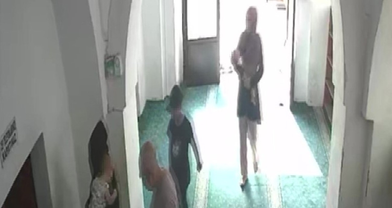 Camiye namaz kılmaya gitti, yankesicilerin hedefi oldu: Cüzdanı ve altını çalındı