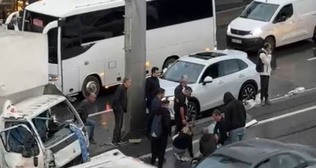 E-5’de feci kaza, çevredekiler şoföre kalp masajı yaptı