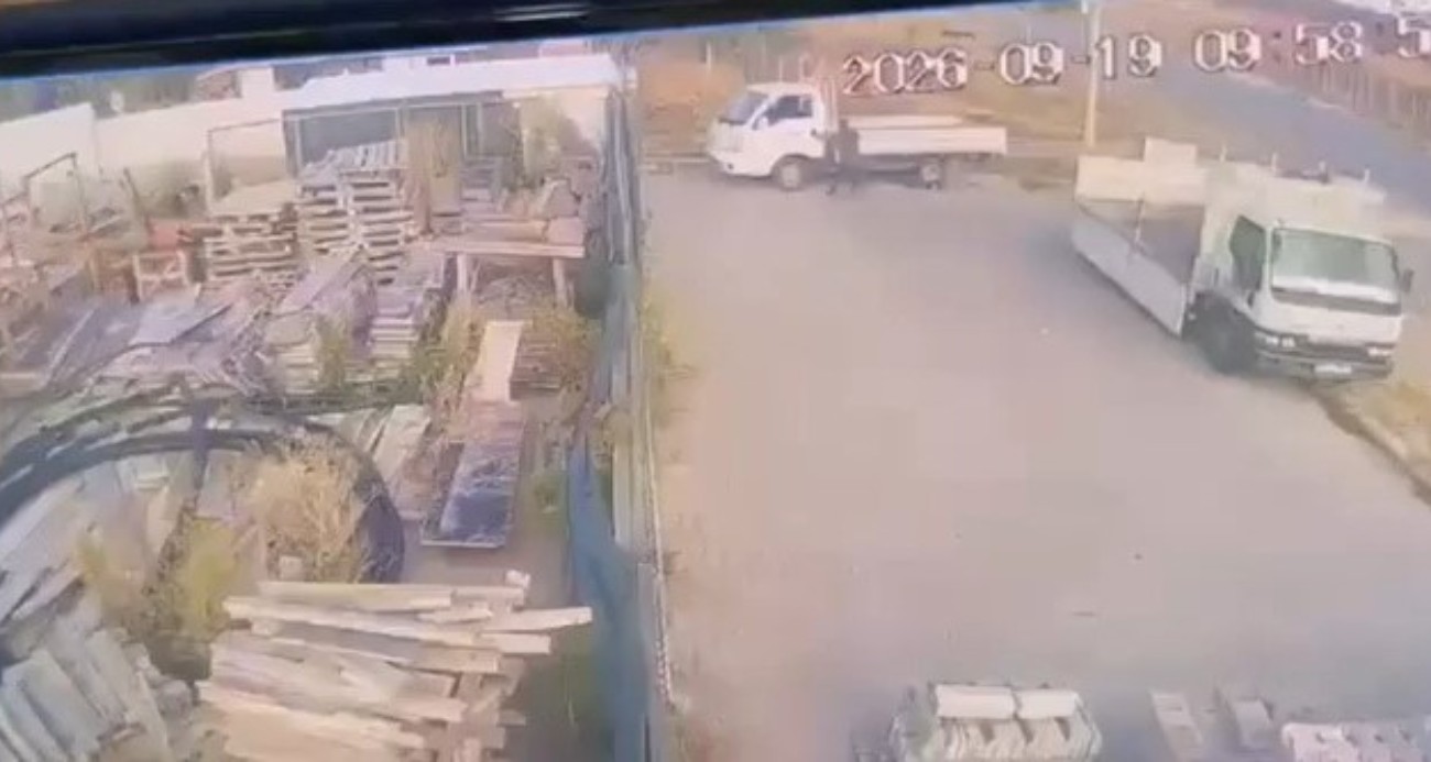 El frenini çekmediği kamyonetin altında kalan sürücü hayatını kaybetti