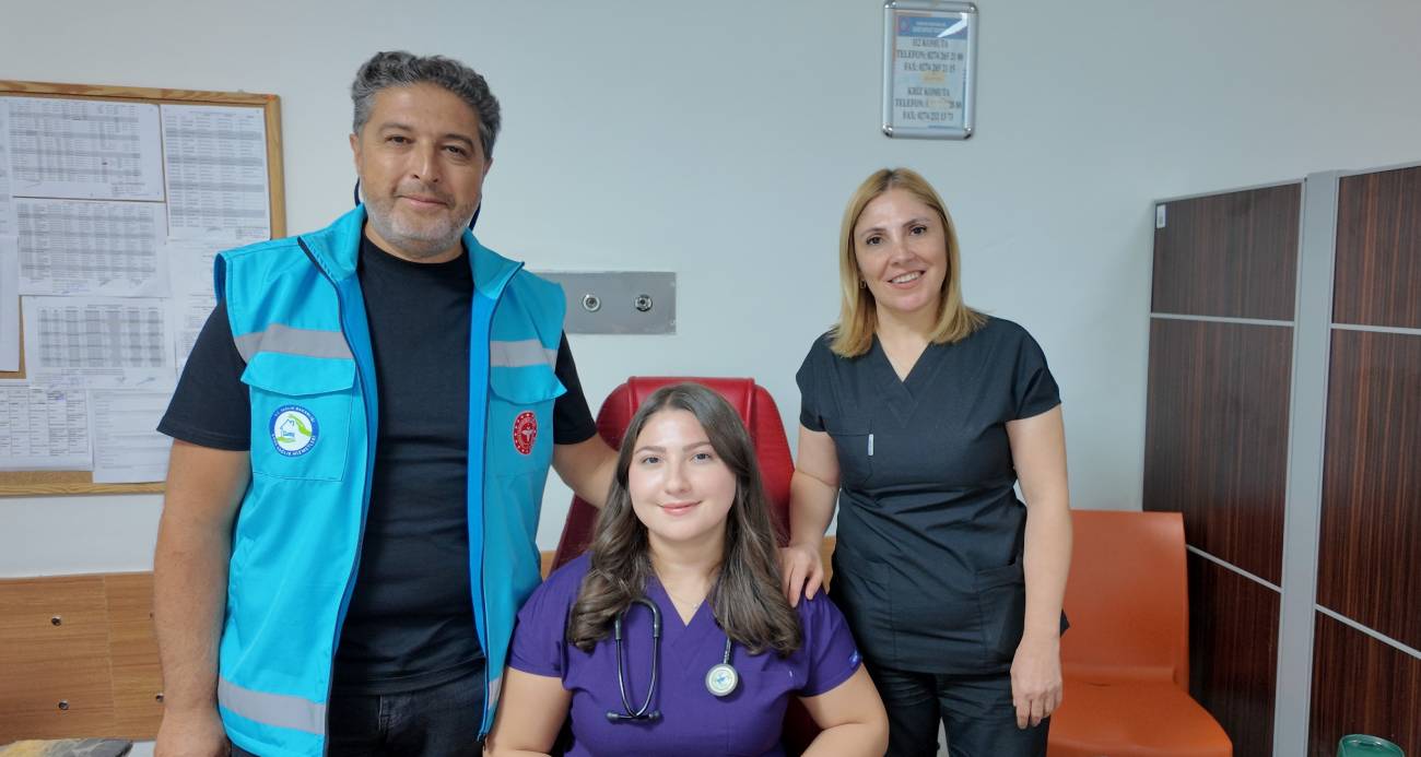 Gediz Devlet Hastanesi’nde görev yapan hemşire çiftin gururlu ve anlamlı günü