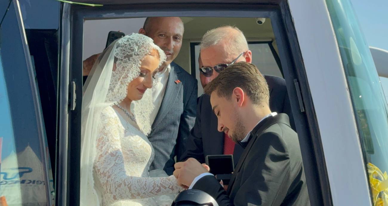 Gelin-damat düğün salonu yerine Tayyip Erdoğan’ı karşılamaya gittiler