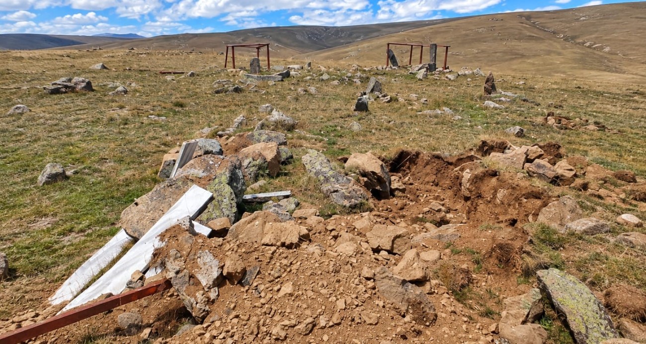 Gümüşhane’de şehit mezarlarının defineciler tarafından talan edildiği iddiası