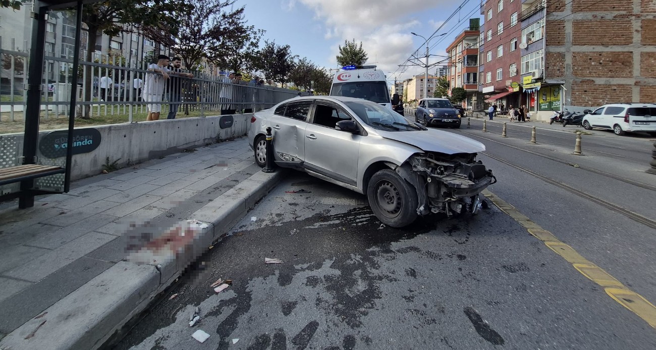 Güngören’de kaldırıma çıkan otomobil yayalara çarptı: 4 yaralı