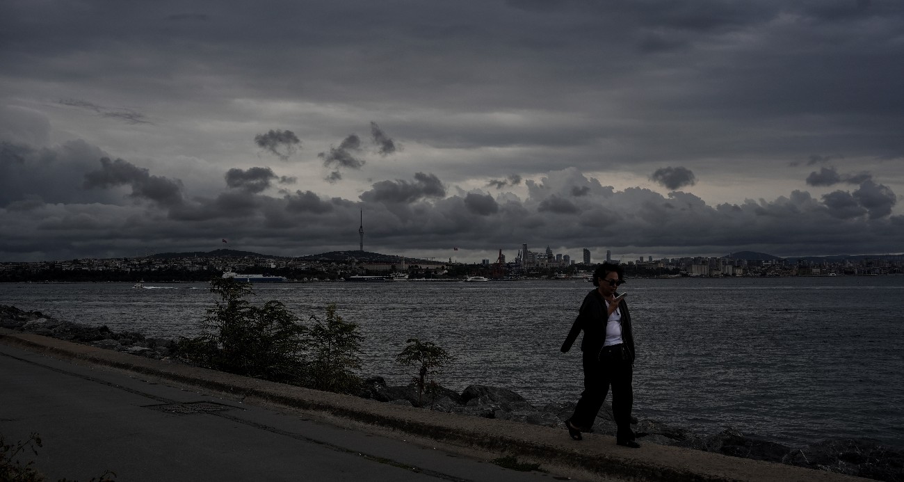 İstanbul’da gökyüzünü gri bulutlar kapladı