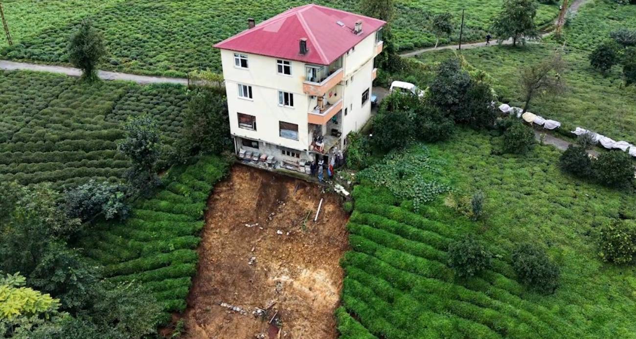 Rize’de korkutan heyelan: “Eşim ’Ev gidiyor’ diye beni kaldırdı”