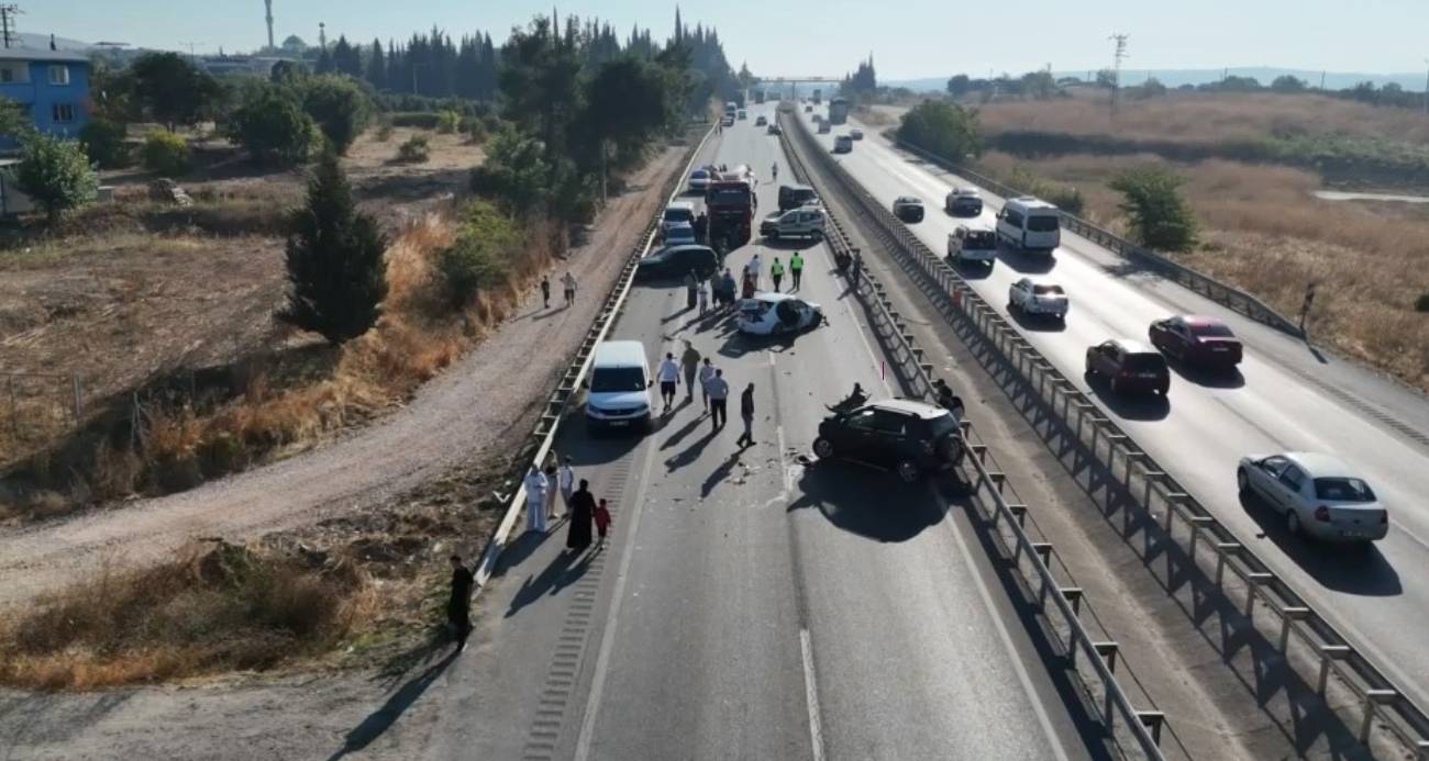 Tırdan dökülen mazot ortalığı savaş alanına çevirdi: 10 araç birbirine girdi