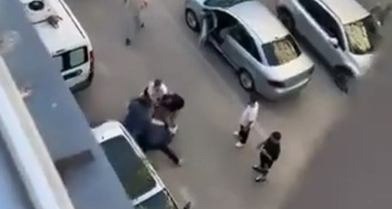 Trafik durdu, cadde ringe döndü.. O anlar kamerada