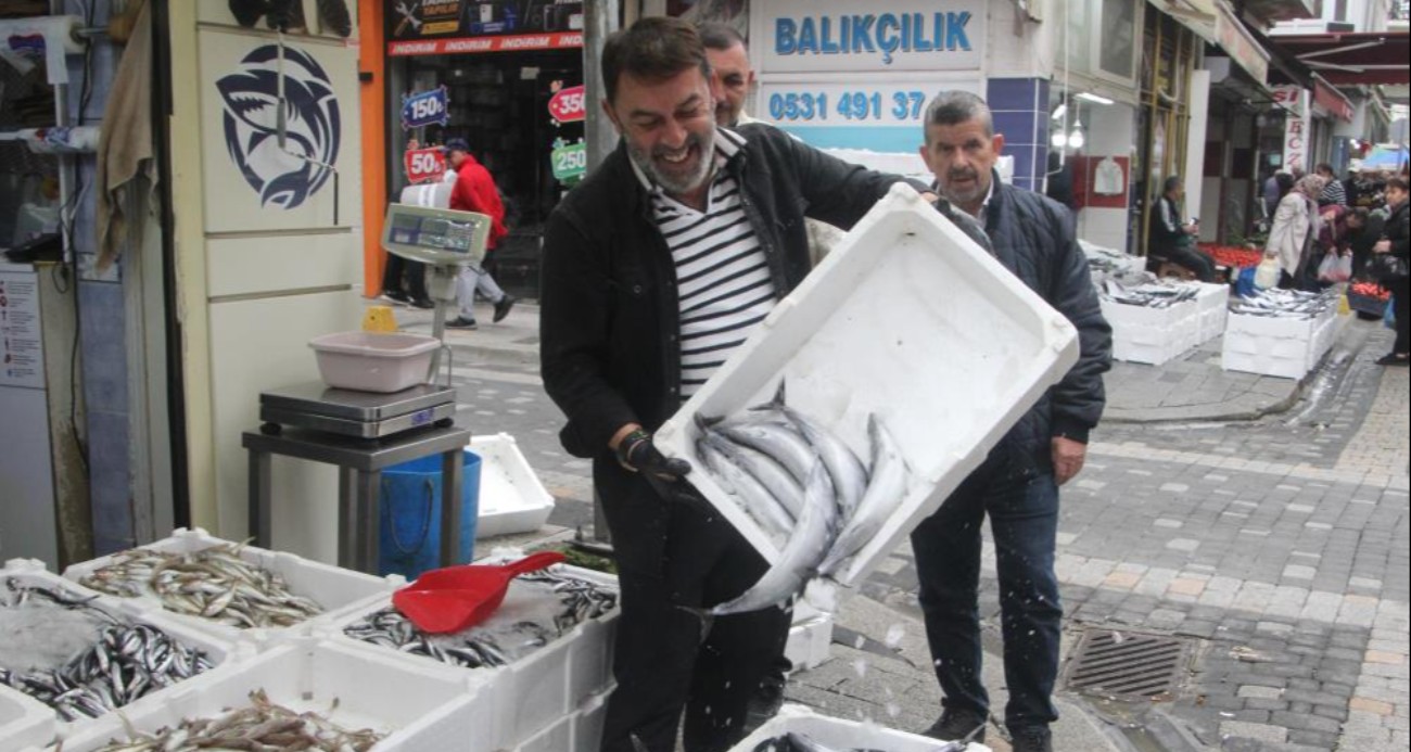 900 gramlık palamut 50 lira: Vatandaş sıraya girdi