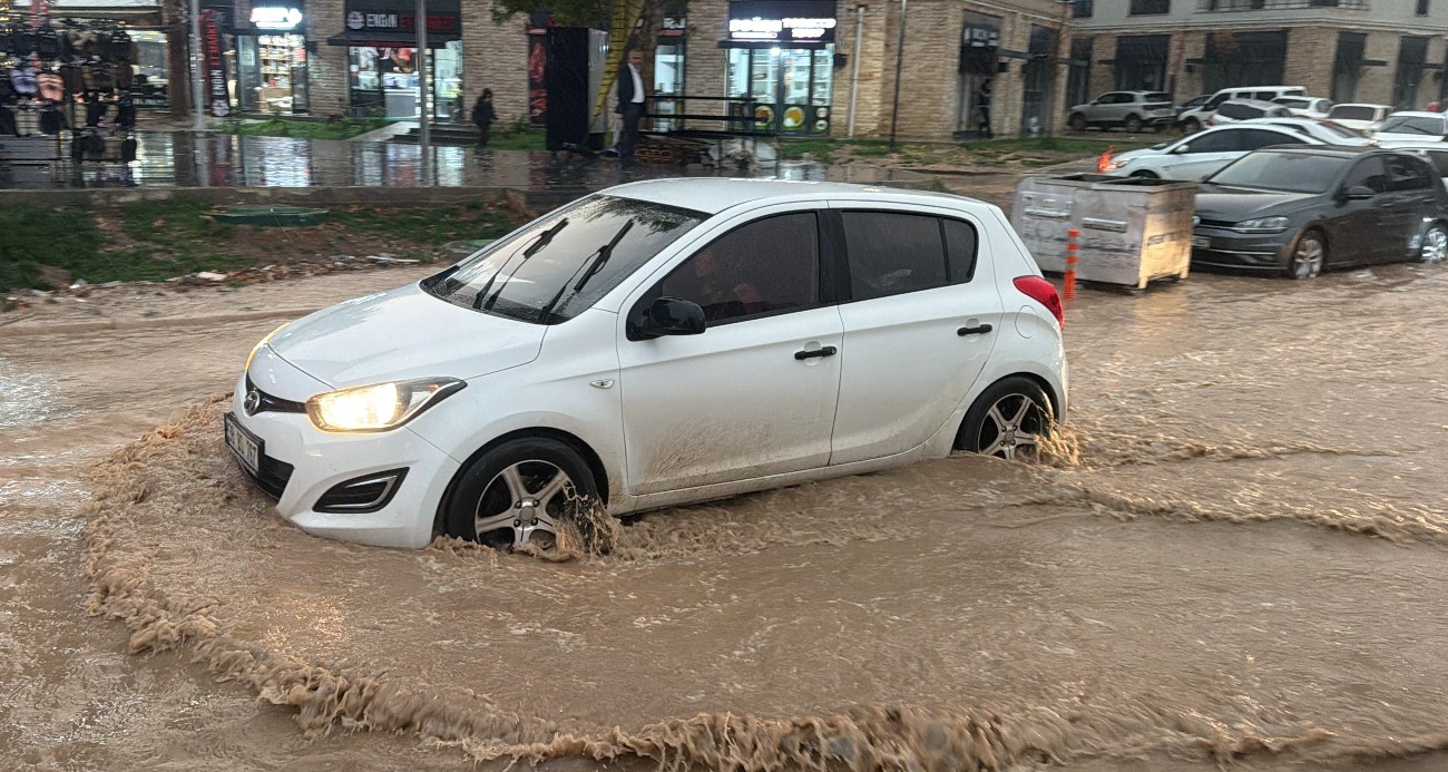Adıyaman’da sağanak yağış hayatı olumsuz etkiledi