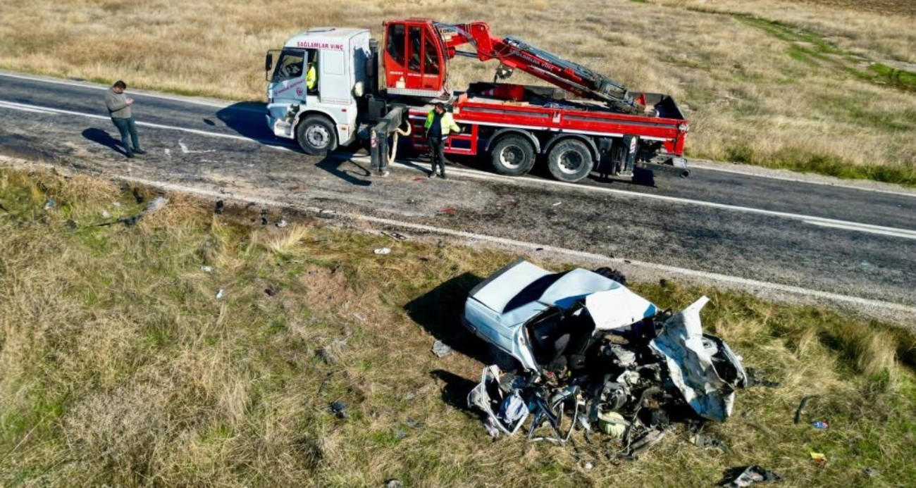 Afyonkarahisar’da otomobiller çarpıştı: 4 ölü