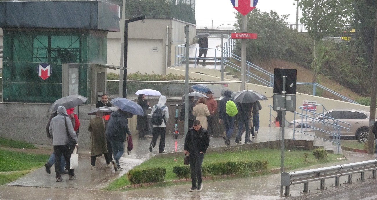Anadolu Yakası’nda gece başlayan yağış sabah saatlerinde de etkisini sürdürdü