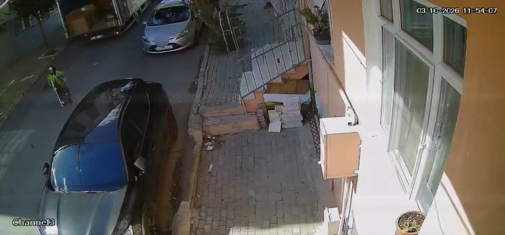 Avcılar’da feci kaza, kamyonetin altında kalan kadın hayatını kaybetti