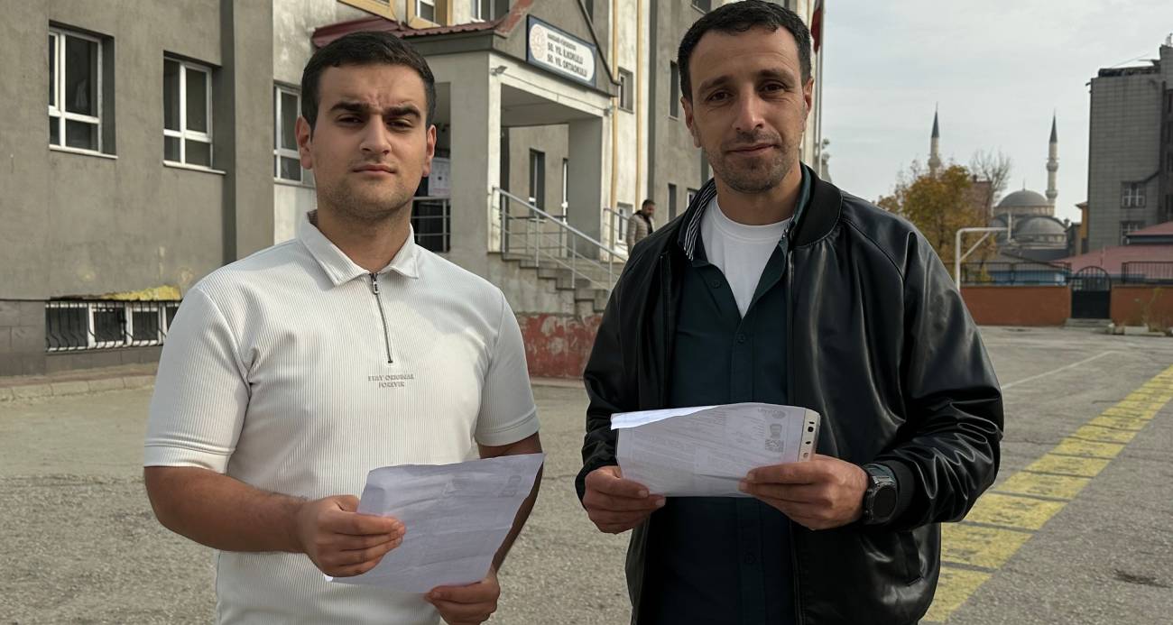 Baba-oğul aynı okulda sınava girdiler: “Amacımız herkesi okumaya teşvik etmektir”