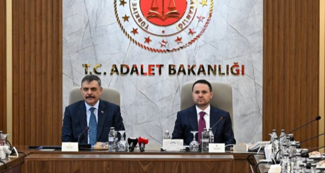 Bakan Gürlek, Bakan Çiftçi ile bir araya geldi