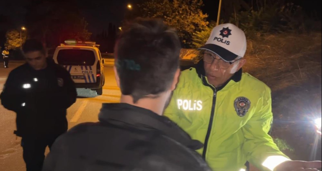 “Ben seyir halinde değilim” dedi, polisi çileden çıkardı
