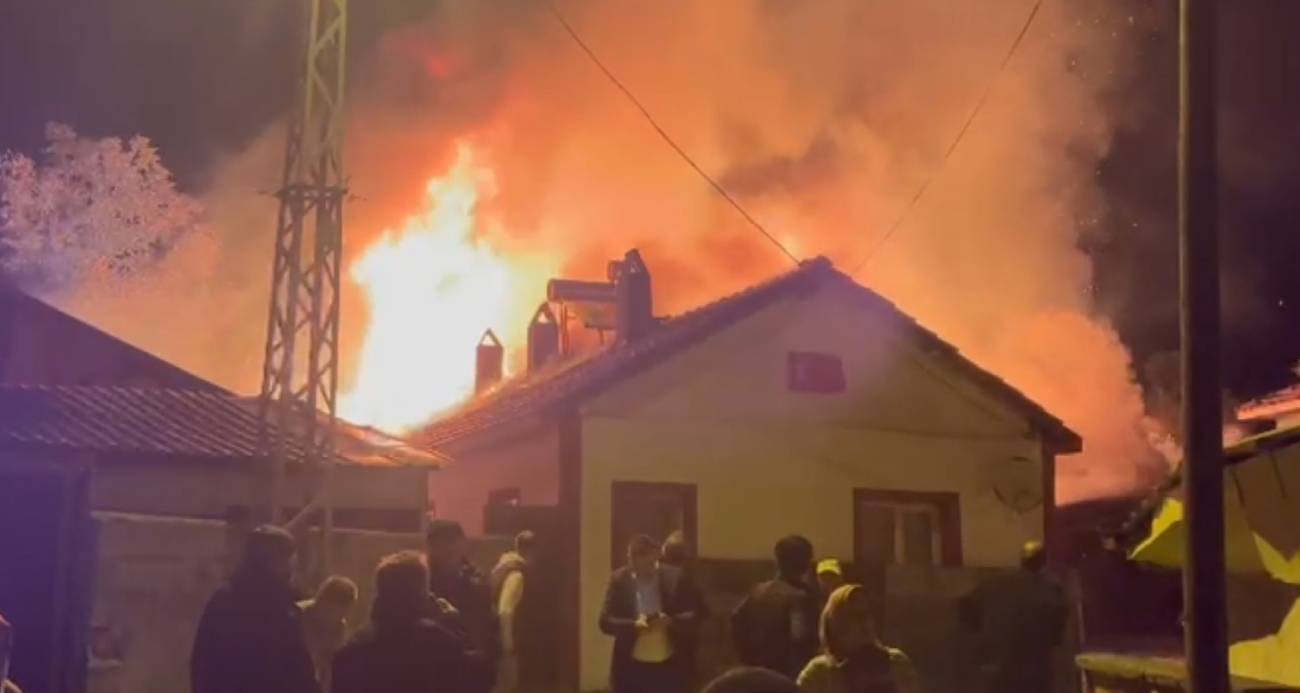 Bolu’da korkutan yangın: Ev, ahır, samanlık, odunluk ve traktör küle döndü