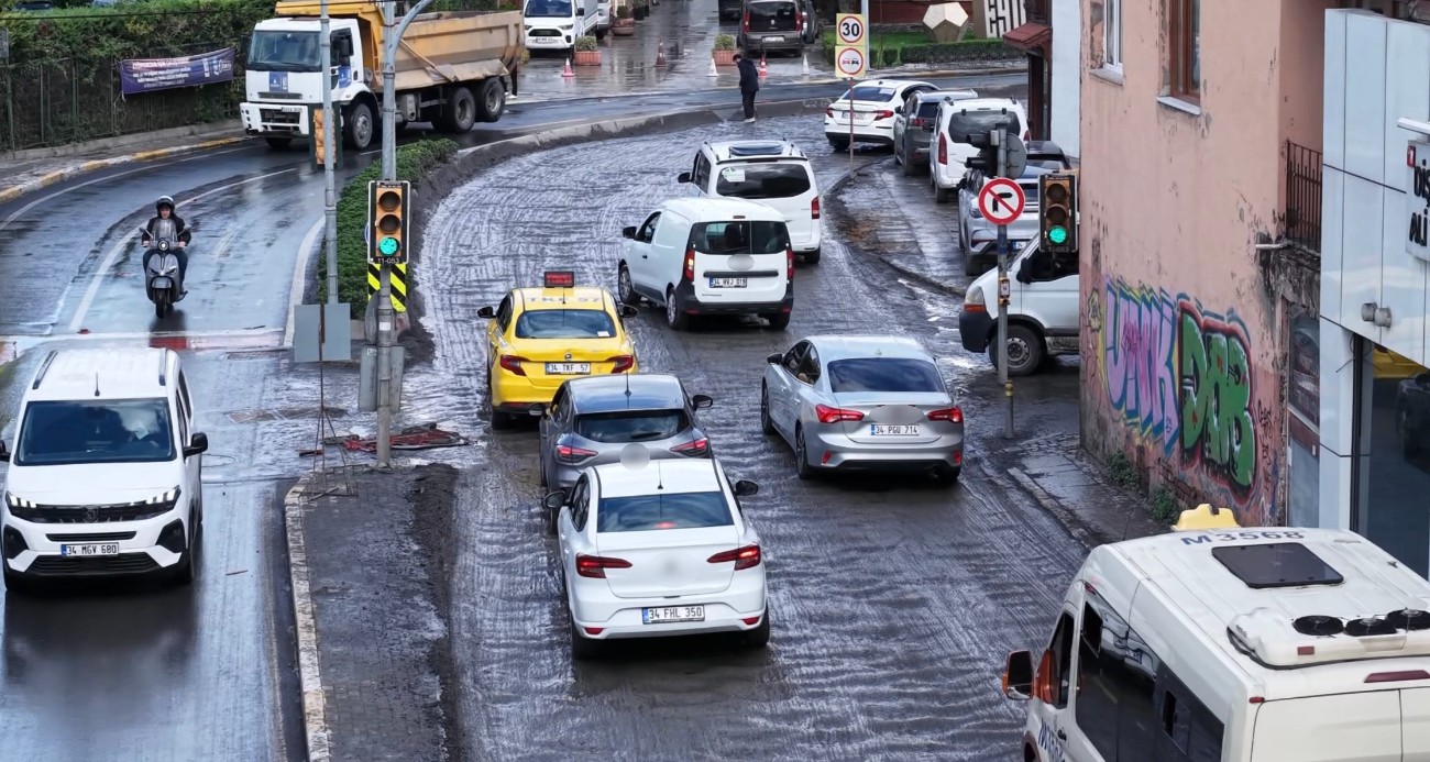 Burası Hindistan değil Eyüpsultan: Günlerce süren yol çalışmaları çileye döndü