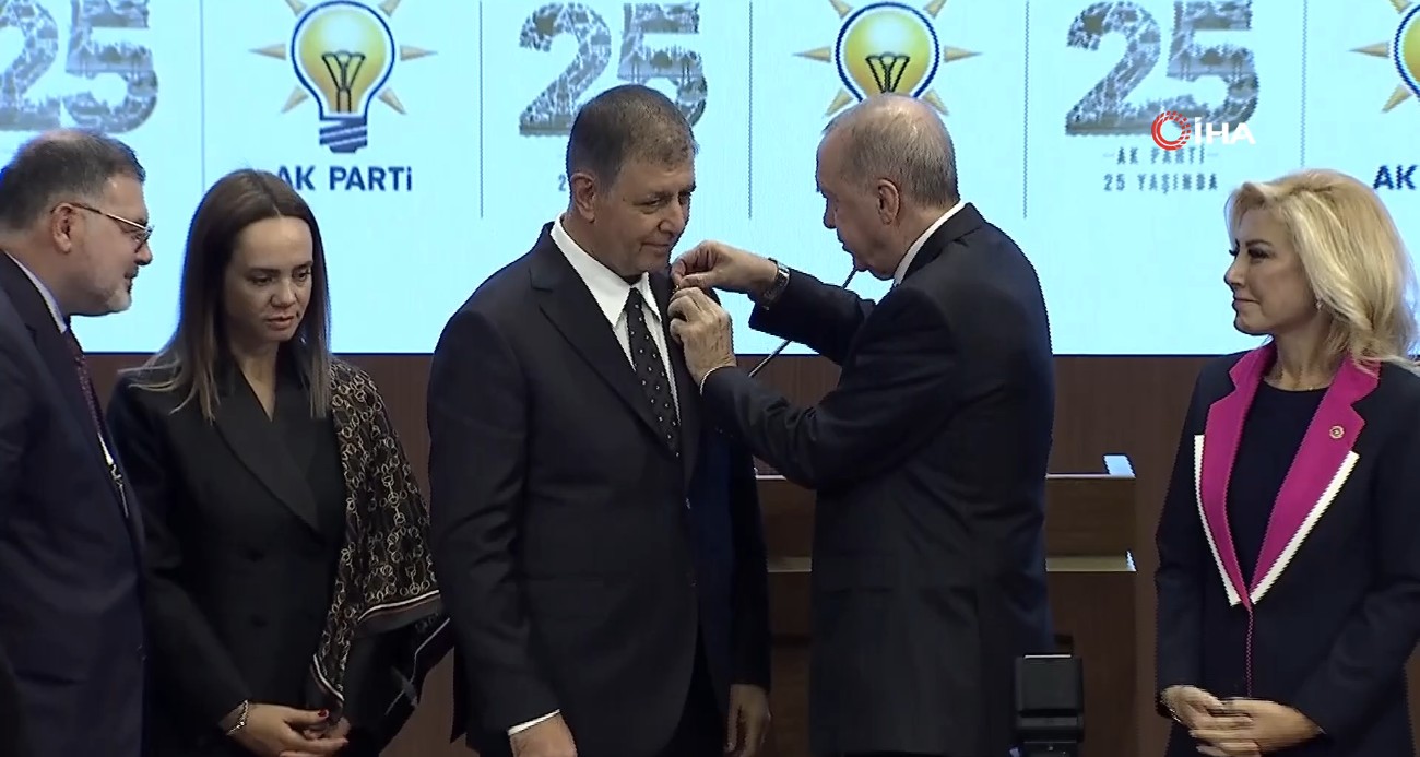 CHP’den istifa eden Cemil Tugay, AK Parti’ye katıldı