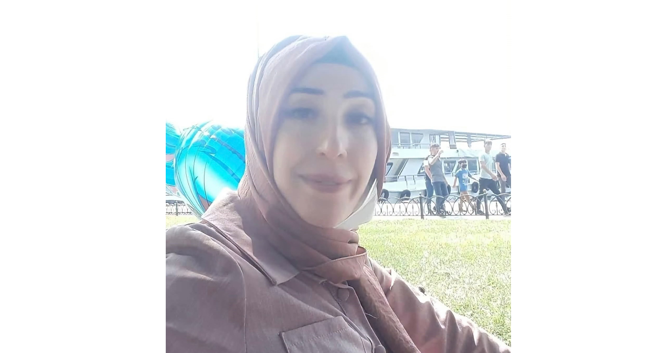 Çocuklarını kenara iterek kurtaran anne, devrilen minibüsün altında kalarak hayatını kaybetti