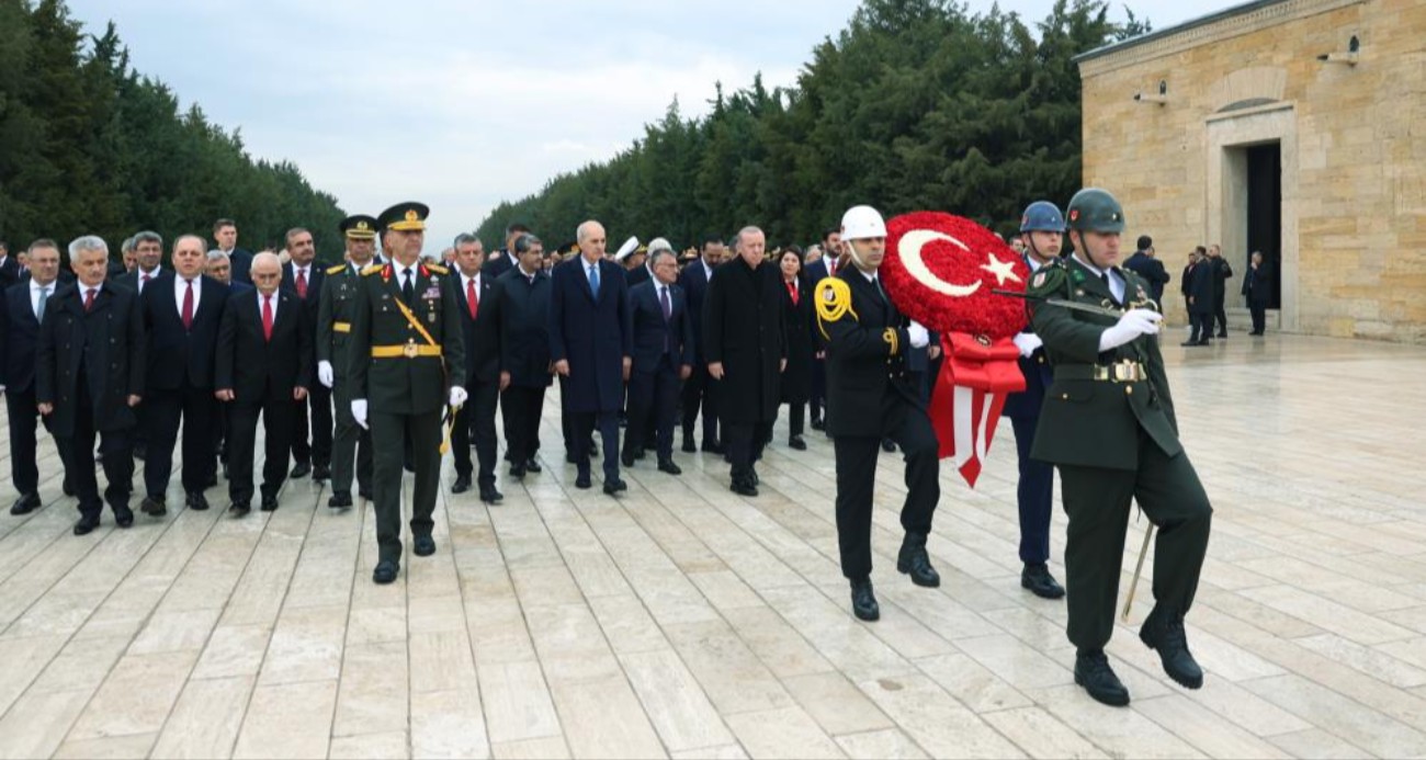 Cumhurbaşkanı Erdoğan başkanlığındaki devlet erkanı Anıtkabir’i ziyaret etti